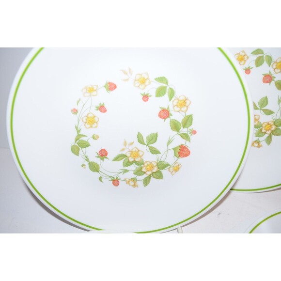 Vtg Corelle Strawberry Sundae salad Luncheon Plates Dish 4pc lot 8" - Picture 4 of 7